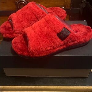 UGG FLUFF YOU SAMBA RED SLIPPERS    SIZE 10
